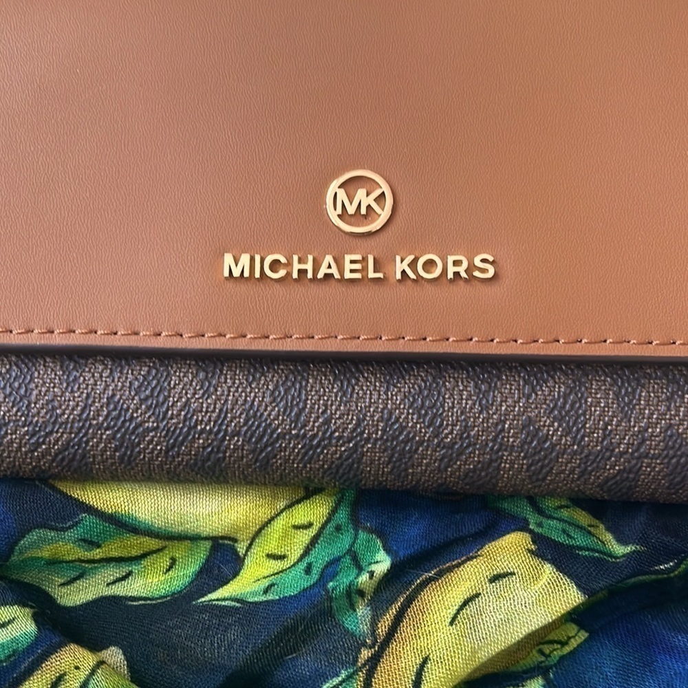 Brand New Michael Kors Brown Acorn Large Trifold Wallet Snap Close Organizer - Picture 3 of 16